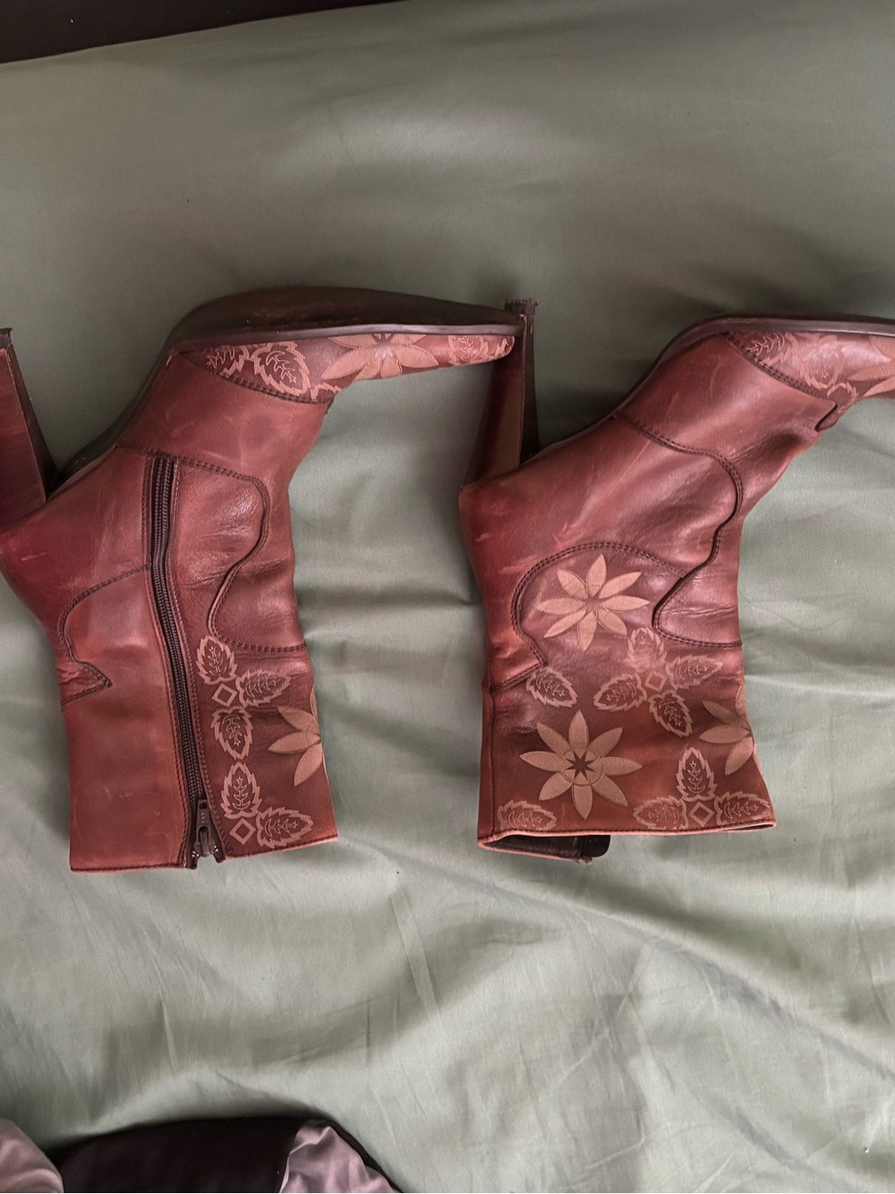 Hispanic vintage Brown Floral Leather Heeled Ankle Boots